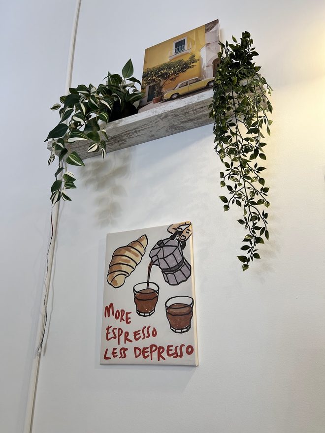 Shelf and trailing ivy in the corner of the café